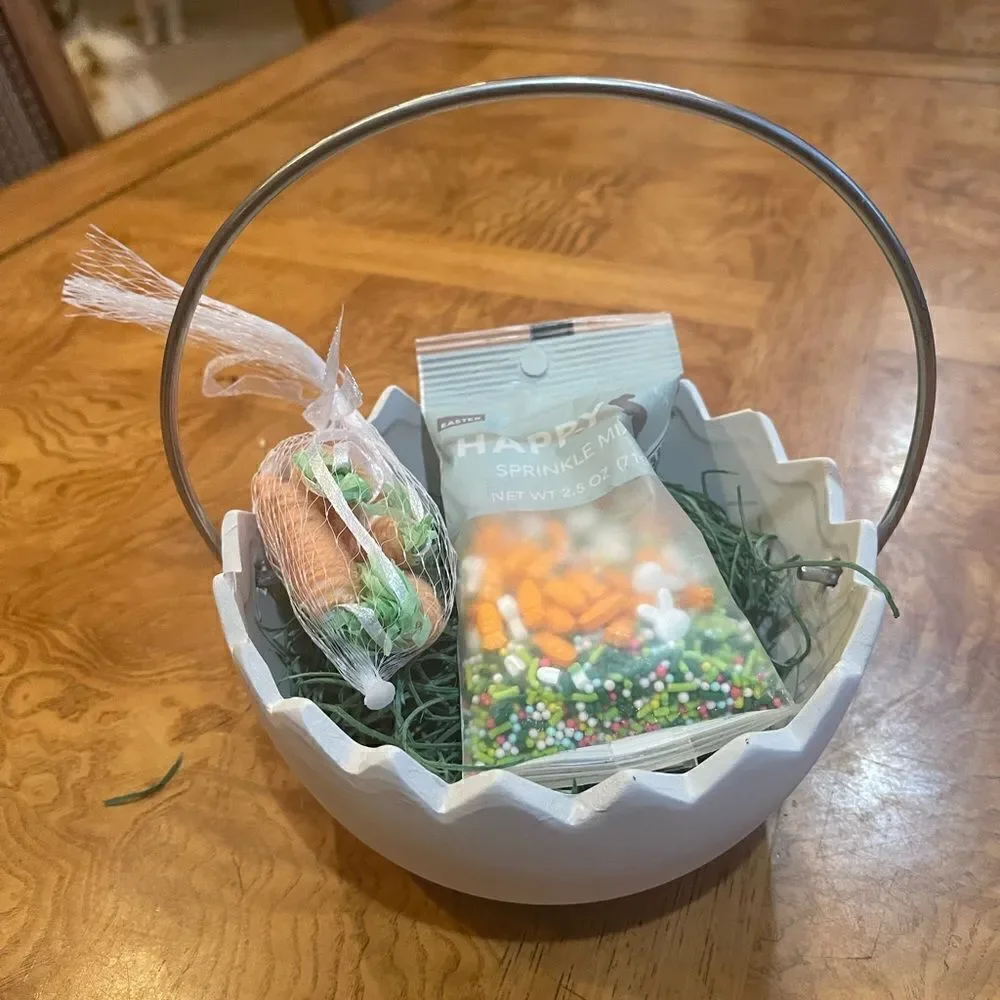 EASTER EGG Porcelain Basket with Carrot Garland & Confetti!